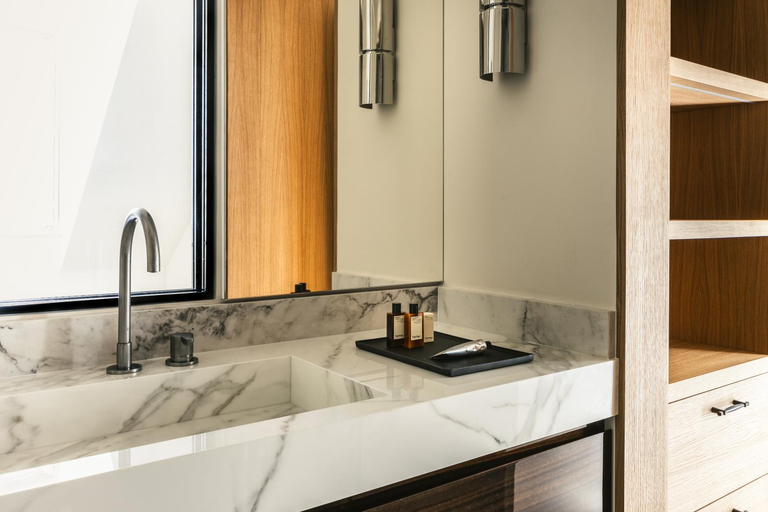 Bathroom 5, Mondovi Luxury Suites, Paris