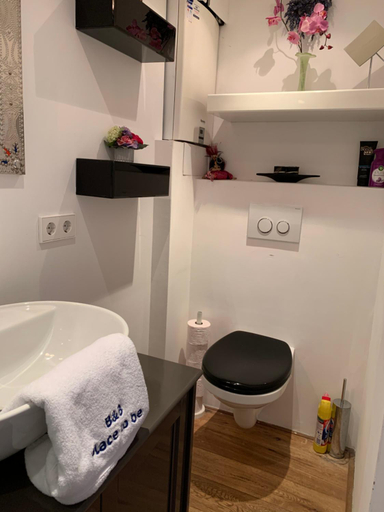 Bathroom, Place To Be, Naarden