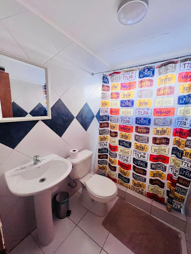 Bathroom 4, HOSTAL APANANTOR 1, El Loa