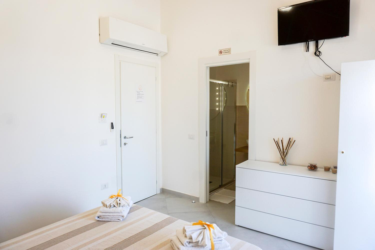 Bedroom 2, In Centro rooms, Salerno