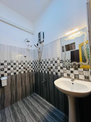 Bathroom 3, Maleesha Homestay, Ella