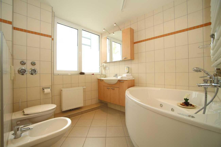 Bathroom, Elegant eingerichtete Ferienwohnung, Mecklenburgische Seenplatte