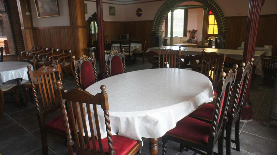 Food & Drinks 5, A Railway Lodge, Greater Taree
