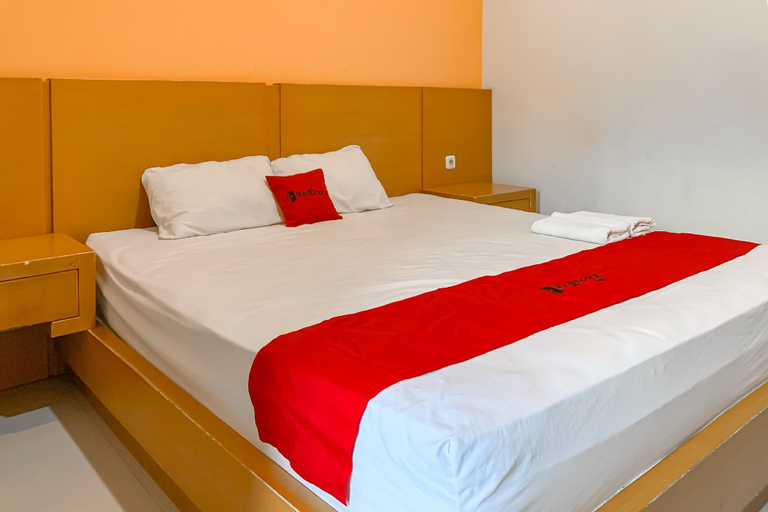 Bedroom, RedDoorz @ My Home Haurgeulis Indramayu, Indramayu