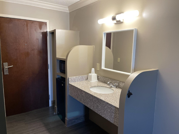 Bathroom 3, The Lincoln Motel, Philadelphia