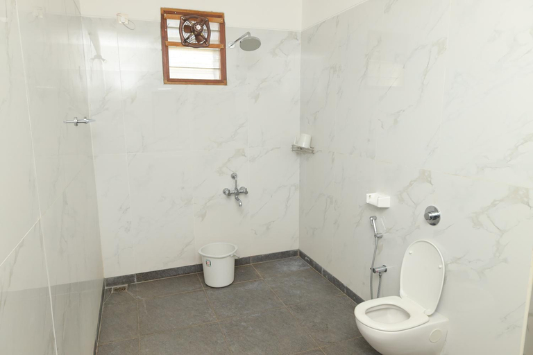 Bathroom 5, La Villa Le Bonheur, Viluppuram