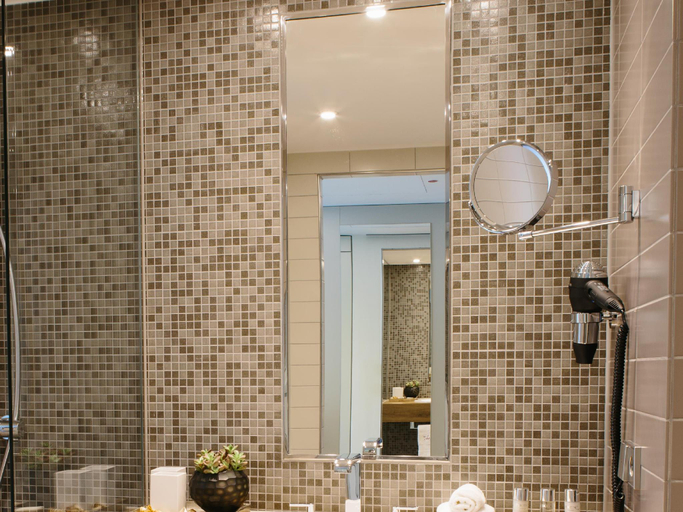 Bathroom 4, Hotel Chester, Heidelberg