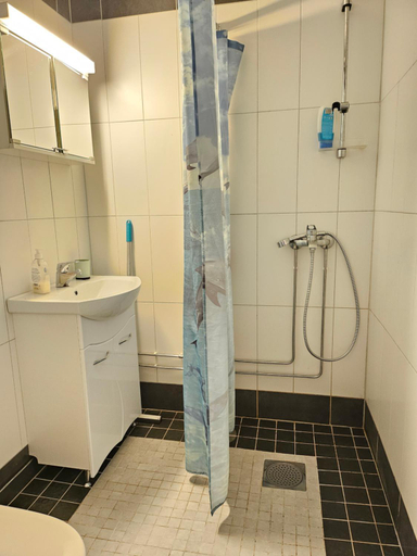 Bathroom 3, Motelli Körri, Päijänne Tavastia