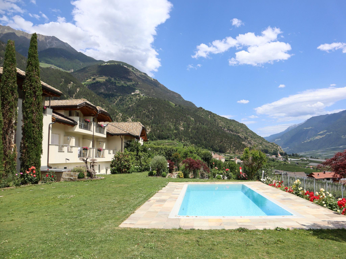 Sport & Beauty 2, Apartment in Goldrain with Pool  Mountain Views, Bolzano