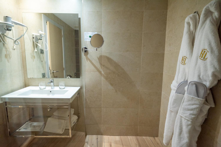 Bathroom 5, HL Suitehotel Playa del Ingles - Adults Only, Las Palmas