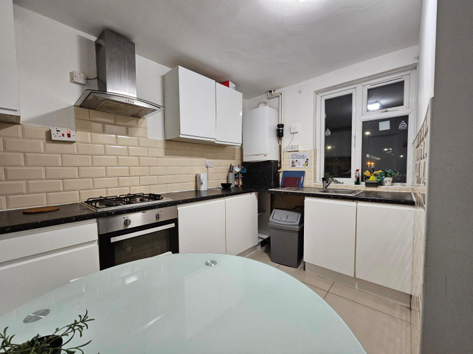 Others 5, Rooms Near Canary wharf, London