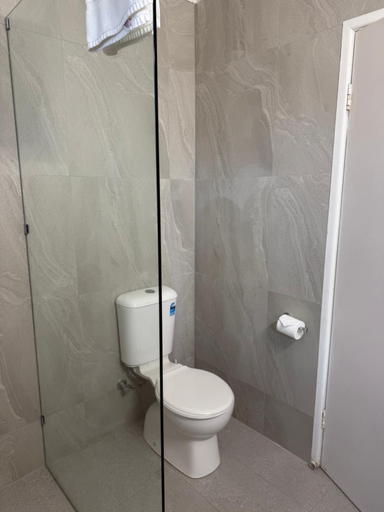 Bathroom 5, Yass Motel, Yass Valley