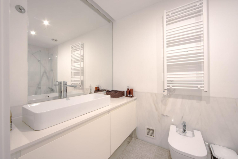 Bathroom 2, Benfica Prime Terrace II by Homing, Lisbon