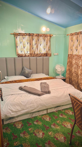 Bedroom 4, Al Hayat Guest House, Anantnag