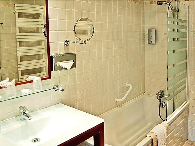Bathroom 3, Appart Hotel Charles Sander, Jura
