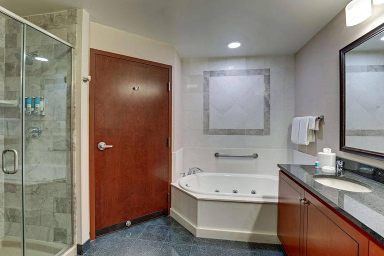 Bathroom, Drury Plaza Hotel Nashville Franklin, Williamson
