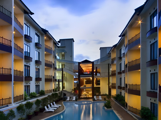 Exterior & Views