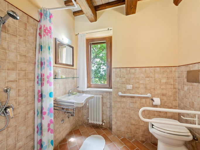 Bathroom 3, Beautiful Villa in Belforte all'Isauro with Swimming Pool, Pesaro E Urbino