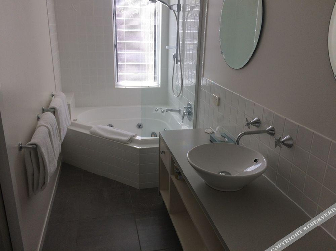 Bathroom 3, Ocean Beach Stays Sorrento, Melbourne