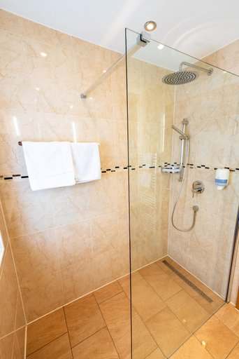 Bathroom 3, Hotel zum gruenen Tor, Schwaz