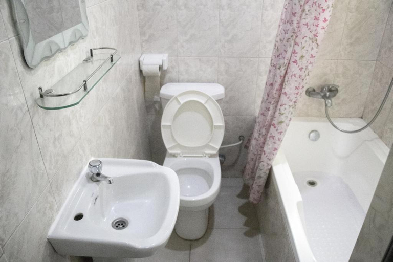 Bathroom 3, Rising Star Shortlet, Tema