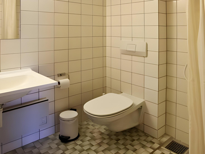 Bathroom 2, Danhostel Frederikshavn City, Frederikshavn