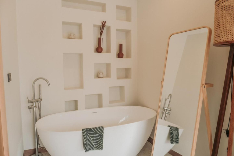 Bathroom 3, ENNKAI Beachfront Resort Koh Larn, Pattaya