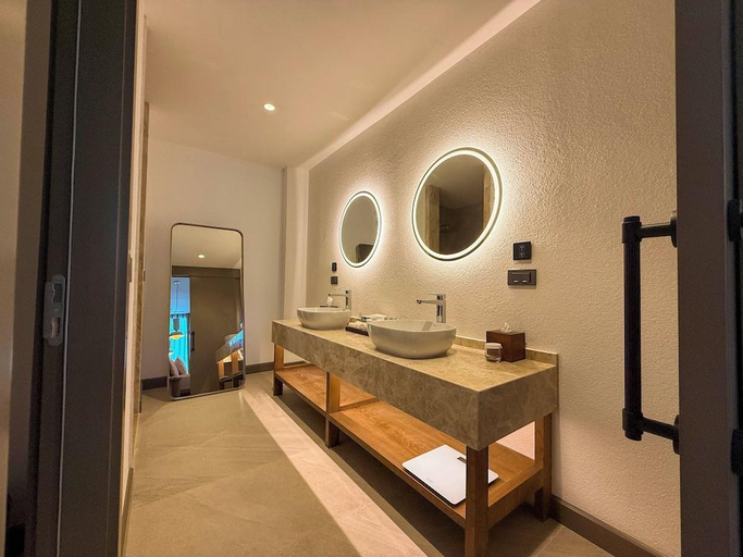 Bathroom 4, Cape Bodrum Luxury Hotel & Beach, Bodrum