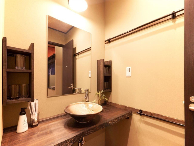 Bathroom 3, Asakusa, Taitō