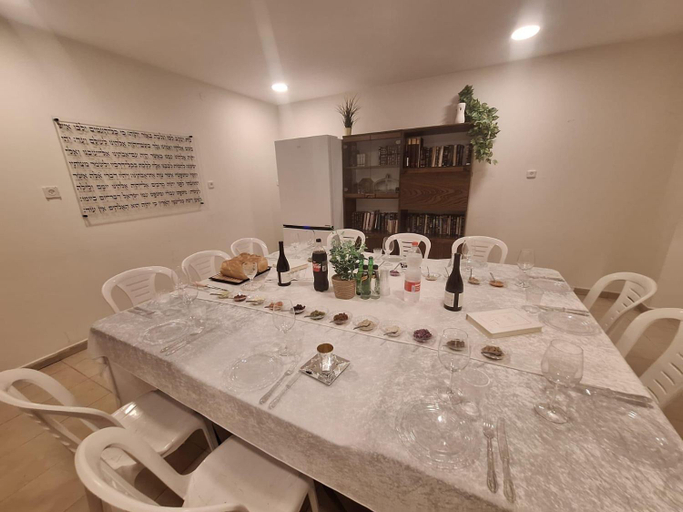 Food & Drinks 3, בית יעקב