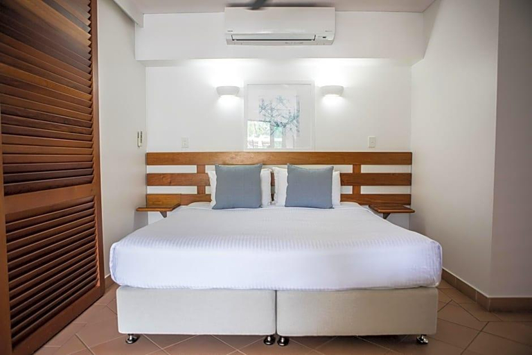 Bedroom 3, Port Douglas Peninsula Boutique Hotel - Adults Only Haven, Douglas