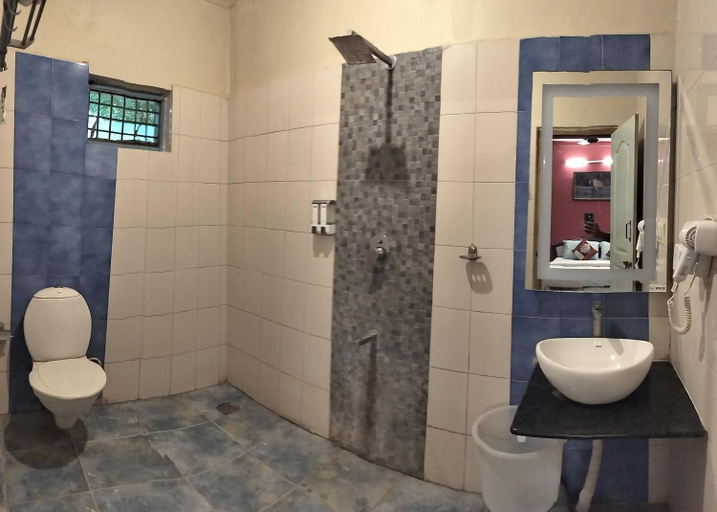 Bathroom 4, MC Resort Wildlife Resort Bandipur, Chamrajnagar