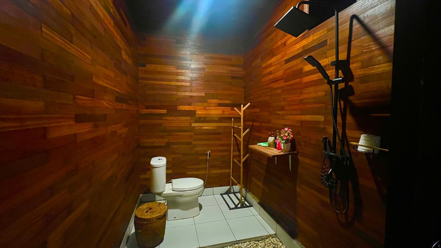Bathroom 3, The Cliff Villa, Bangli
