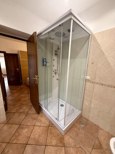 Bathroom 3, La casa tra gli ulivi di Fonte Nuova, Roma