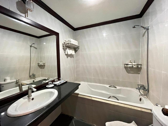 Bathroom 5, Vientiane Golden Sun Hotel, Vientiane