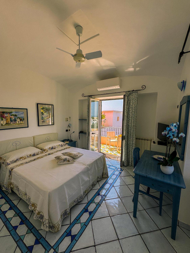 Bedroom 3, Hotel Villa Maria, Napoli