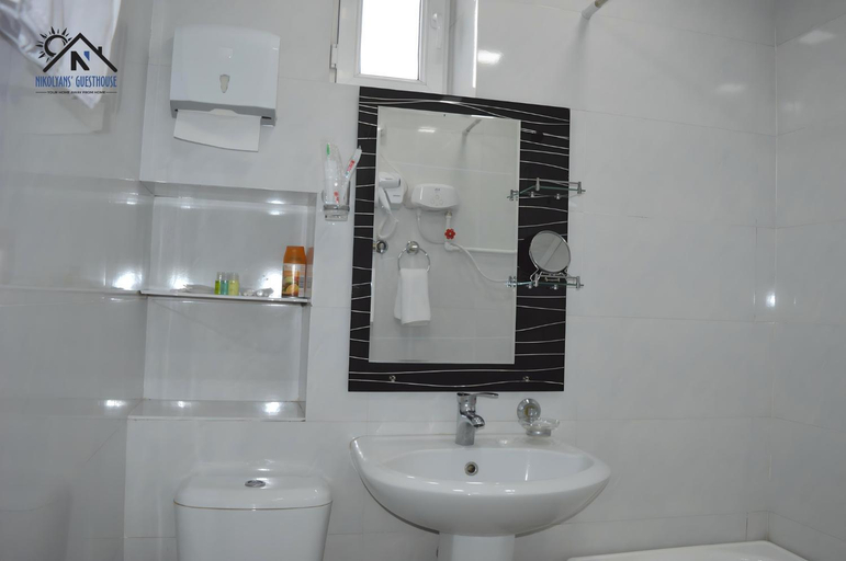 Bathroom, Nikolyans' Guesthouse