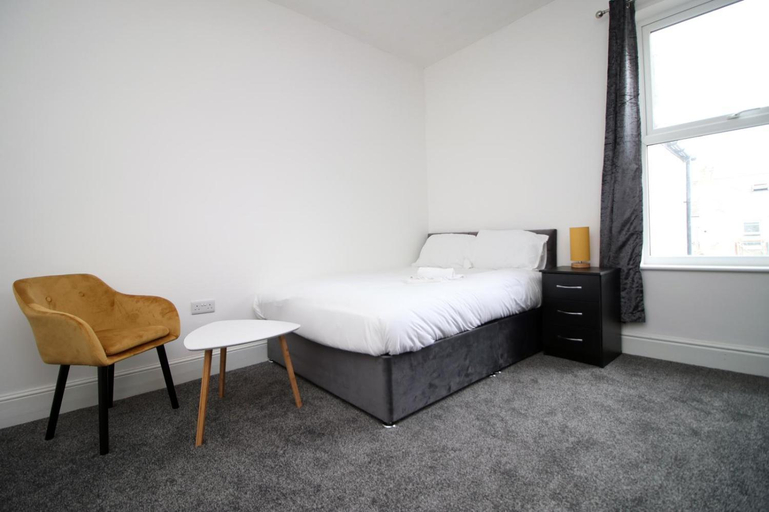 Others 5, Rugby Place by Ty SA, Newport