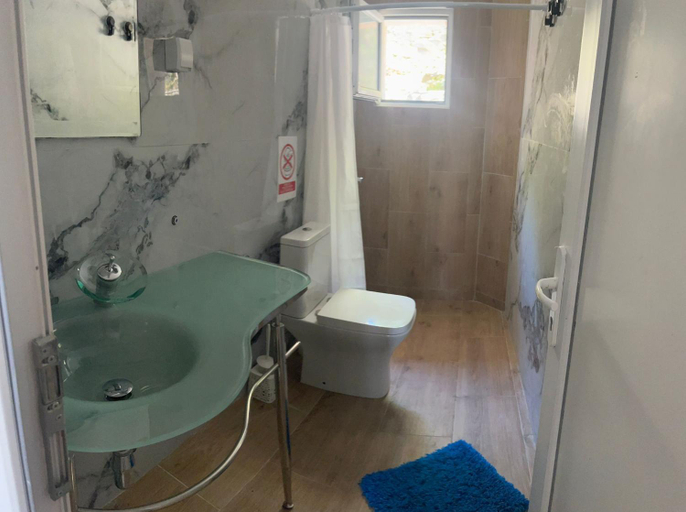 Bathroom 3, Apartments Lav Costas