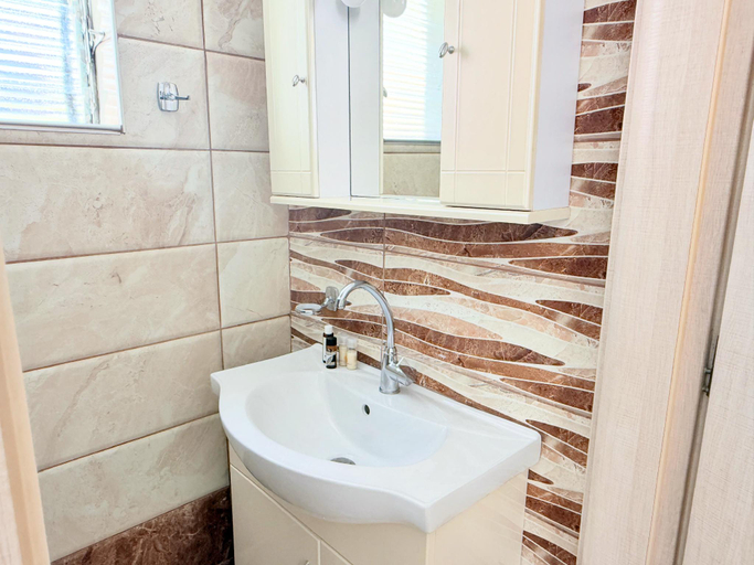 Bathroom 2, Yia Banaki 1 Min Walk To Beach old Town 7min Walk, Crete