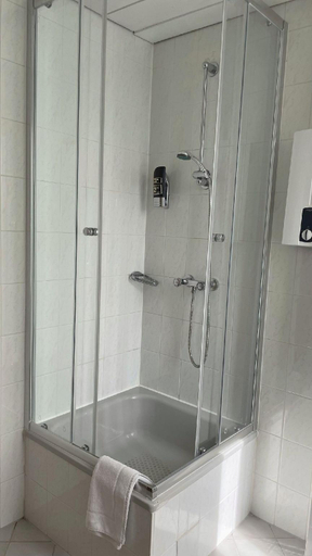 Bathroom 3, Hotel Spreewitz am Kurfurstendamm, Berlin