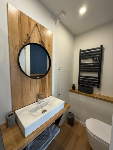 Bathroom 3, Au Pont d’Olt, Aveyron