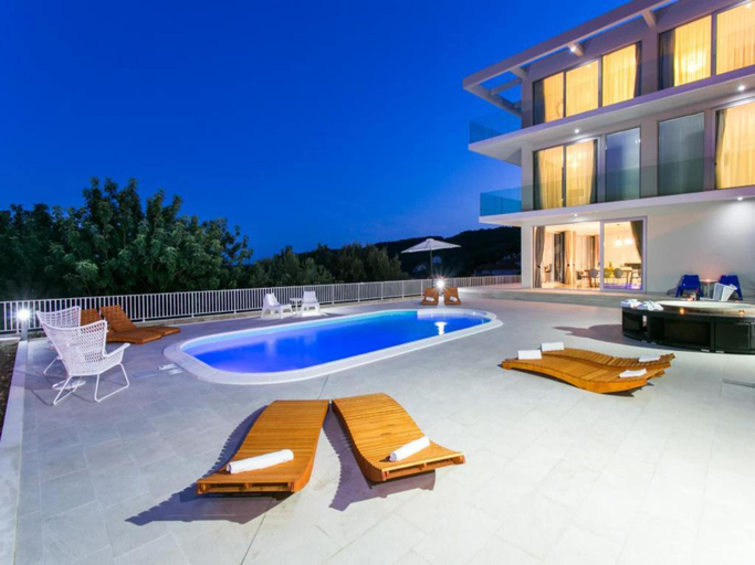Sport & Beauty 2, Five Bedroom Villa with Private Pool  Sea View, Pojezerje