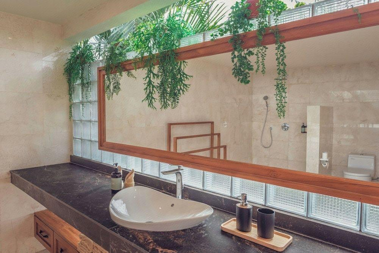 Bathroom 4, Sumberkima Hill 1, Buleleng