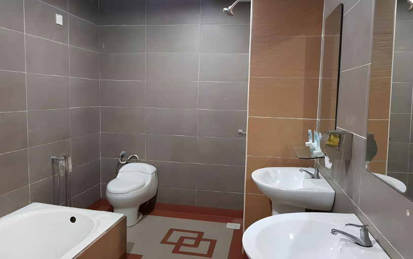 Bathroom 3, Quinara Al Safir Resort, Kuala Terengganu