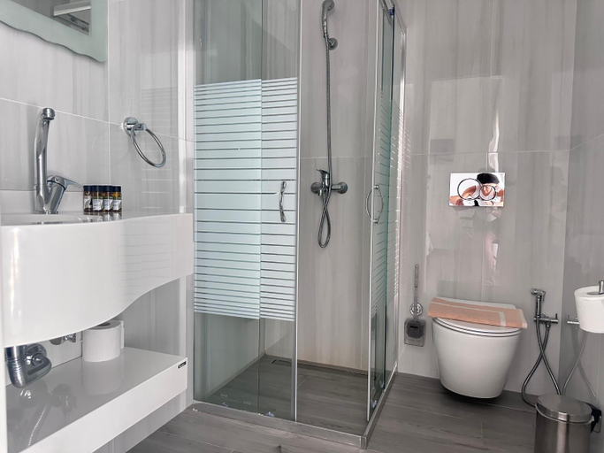 Bathroom, COSMOS Studios Iraklia, South Aegean