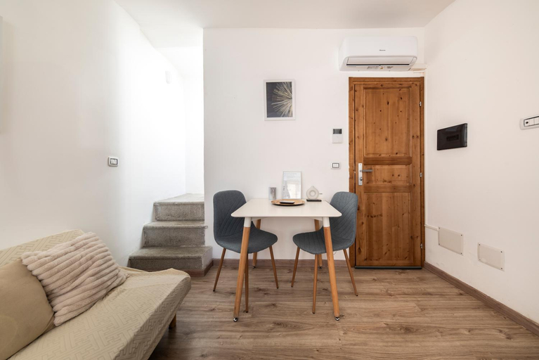 Others 3, SASSARI-CENTRO Elegante Appartamento con WiFi e Netflix, Sassari