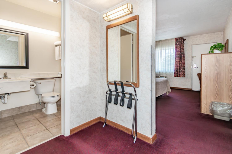 Bathroom 5, Americas Best Value Inn Austinburg, Ashtabula
