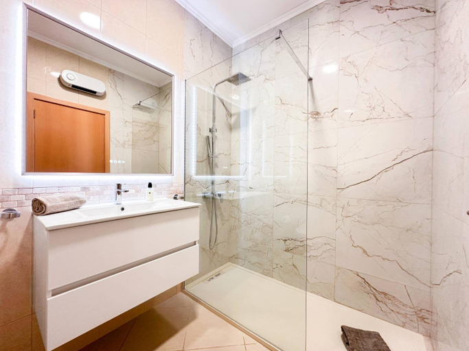 Bathroom 3, Modern Ocean, Garden & Pool view Condo by BeCherish, Albufeira