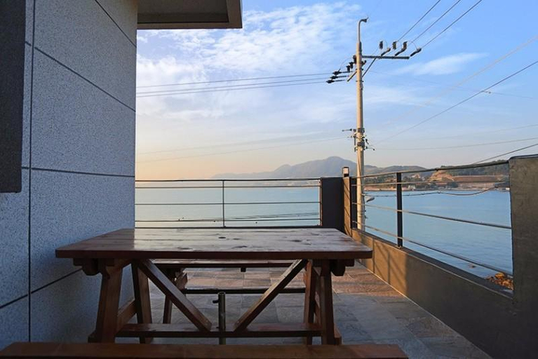 Others 3, Yeosu Baekya Sea Pension, Yeosu